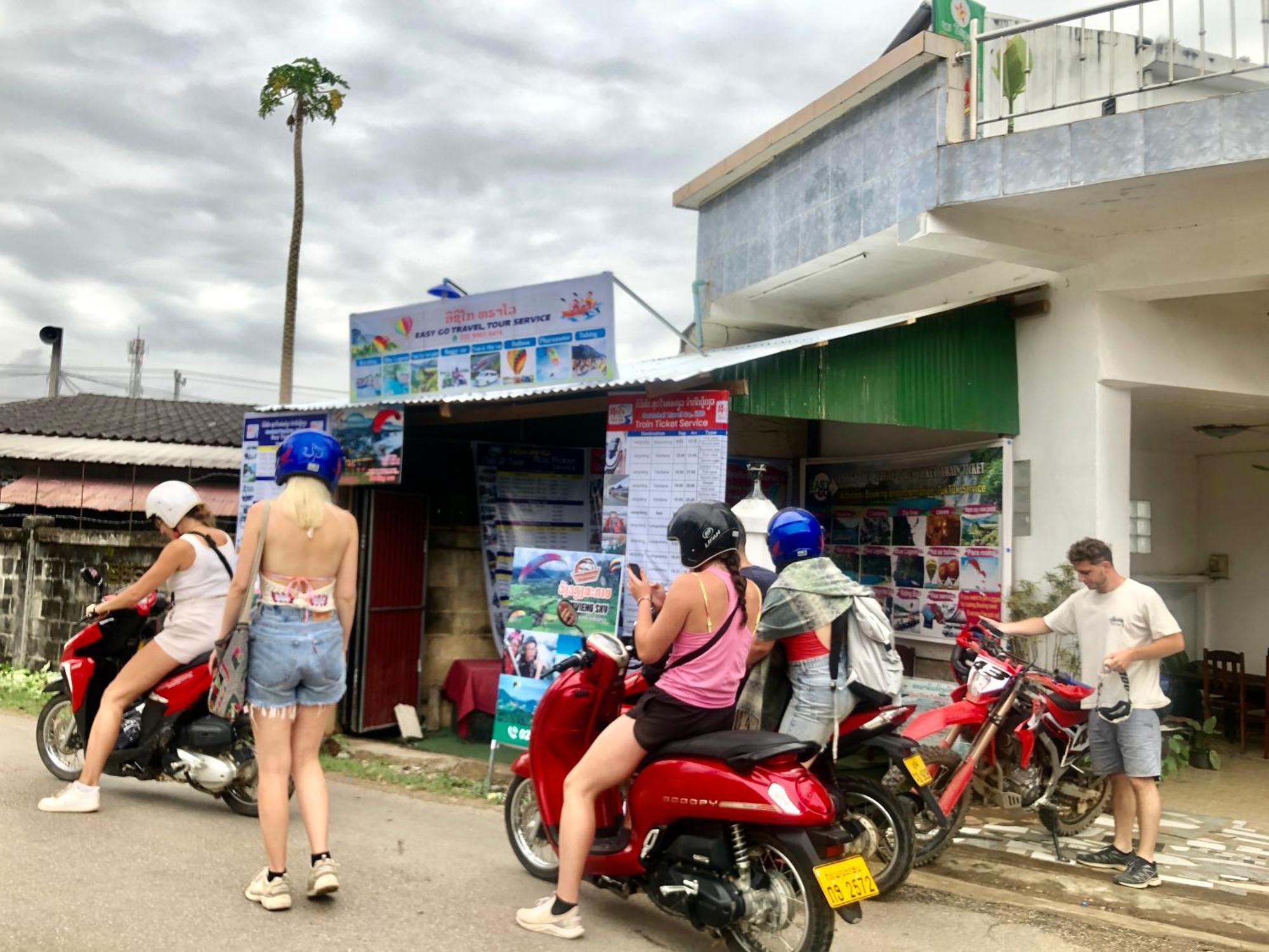 Easy Go Backpacker Hostel Vang Vieng Exterior foto